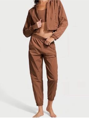 VS Weekend Jogger & Jacket Matching Set in Mocha Small